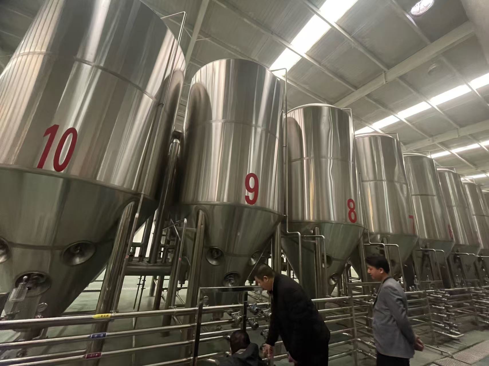 赣州精酿啤酒设备厂—平面布置、设备设计、制造、调试、培训等一条龙服务